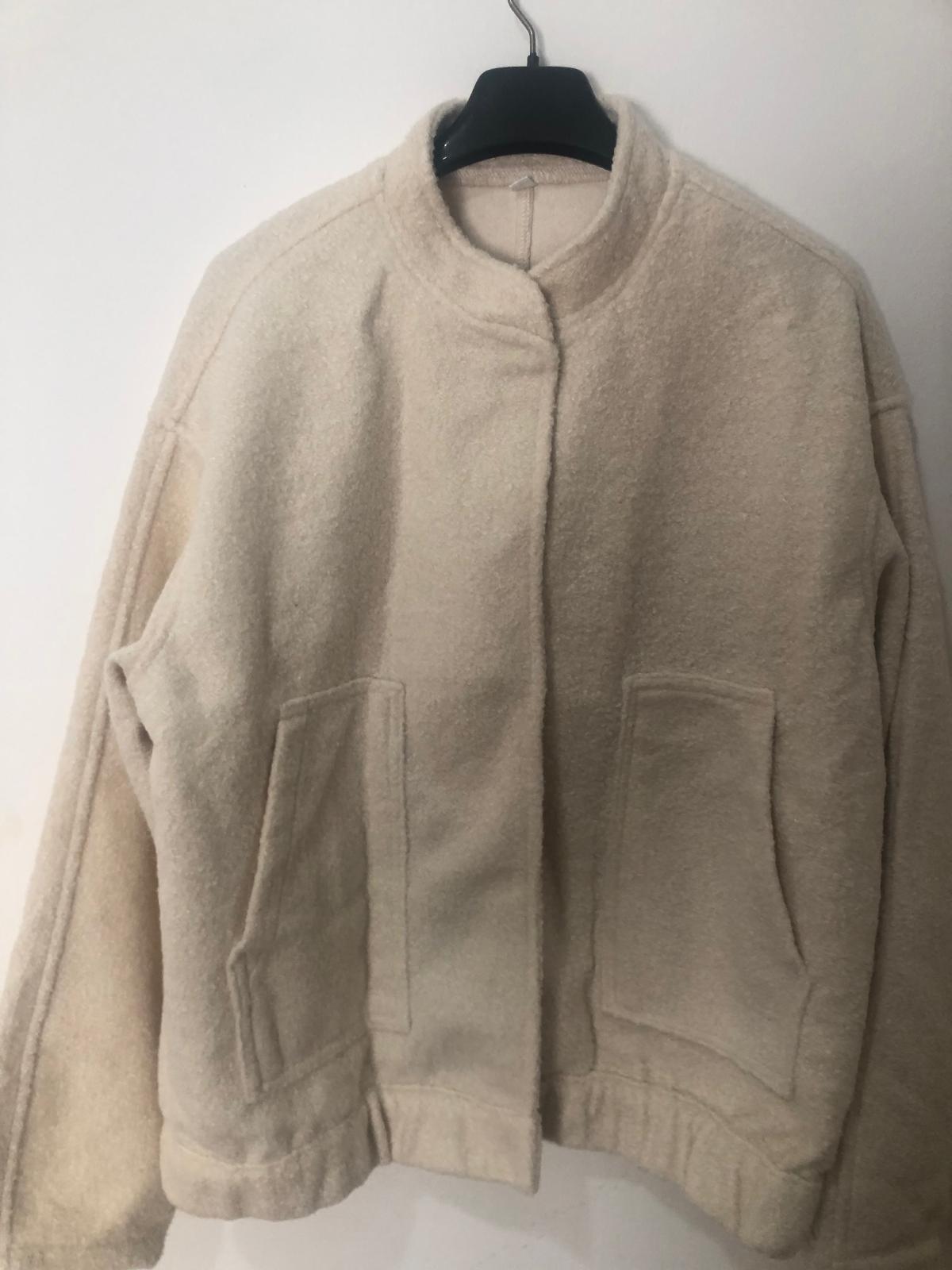 Chaqueta Estilo Bomber de Lana Color Beige