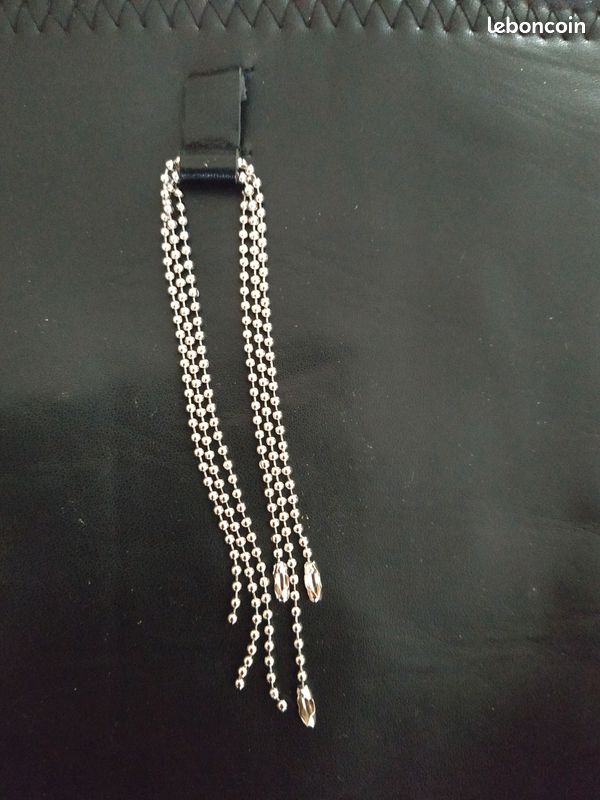 Botas altas, detalle de cadenitas, talla 36.